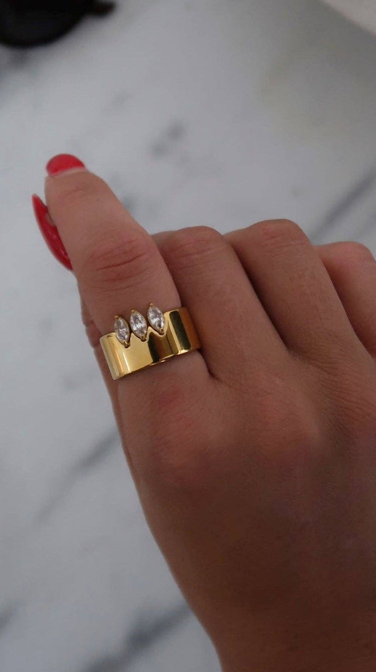 HOLLY RING